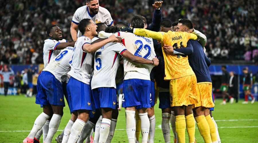 Portugal-France : les Bleus se qualifient pour les demi-finales aux tirs au but... Revivez le quart de finale
          La France s'est qualifiée pour les demi-finales de l'Euro en éliminant le Portugal 5 tirs au but à 3 (0-0 a.p.) en quart de finale vendredi.